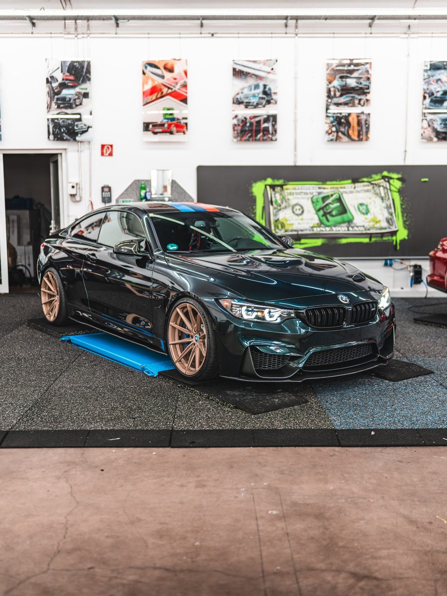 BMW M4 CS